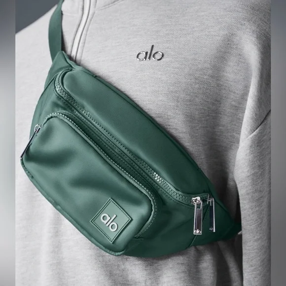 ALO Yoga EXPLORER FANNY PACK OS in WINTER IVY - Picture 2 of 4